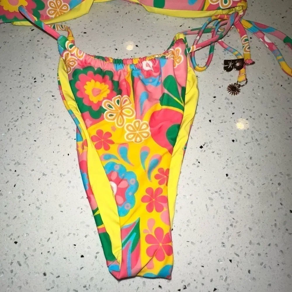 Blackbough Swim Floral Bikini Size M Groovy Garden Like New